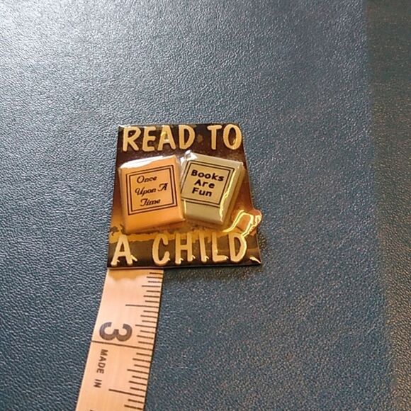 Book Pins by Lucinda Read to a Child Pin - White, Pink and Blue - Picture 3 of 4